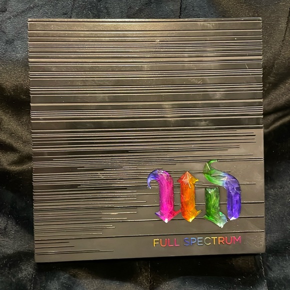 Urban Decay Full Spectrum palette - Picture 1 of 2